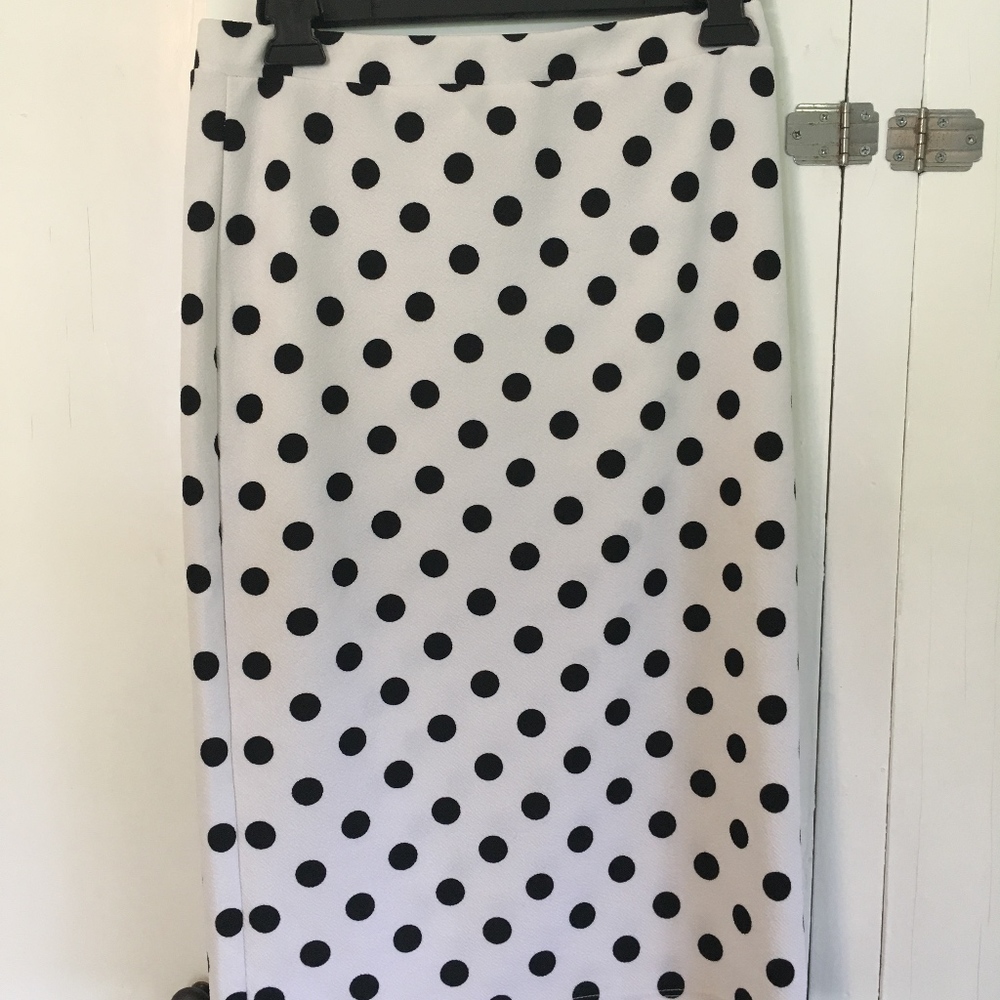 Black and White Polka Dot Pencil Skirt